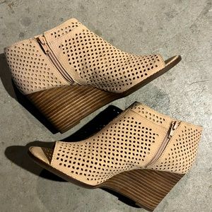 Women's Lucky Brand ‘Jazley Wedge Peep Toe Bootie 🌵8